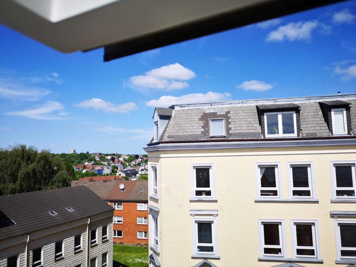 Madame Flens - Komfortable Wohnung Mit 3 Schlafzimmern Im 3 Og Flensburgo Exterior foto